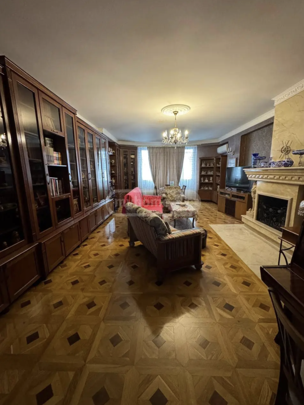იყიდება 9 ოთახიანი ბინა ბათუმში